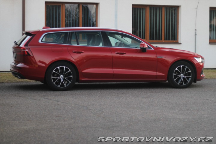 Volvo V60 2,0 D3 Momentum Automat Z 2018