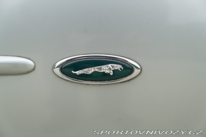 Jaguar XK8 SPIDER 2000