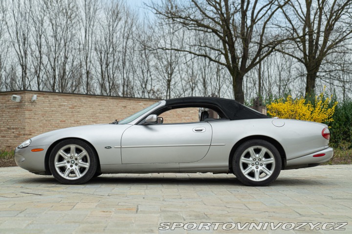 Jaguar XK8 SPIDER 2000