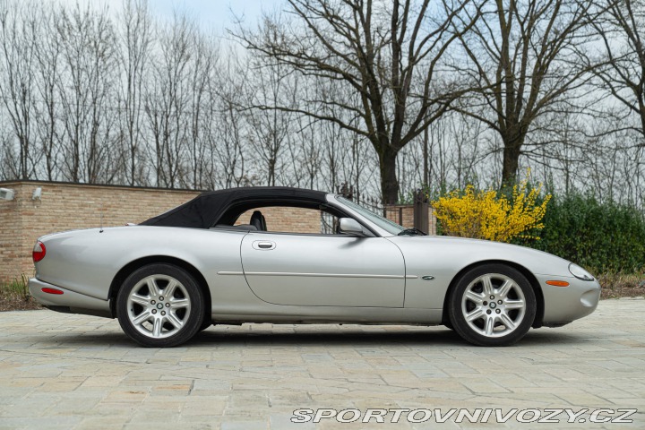 Jaguar XK8 SPIDER 2000
