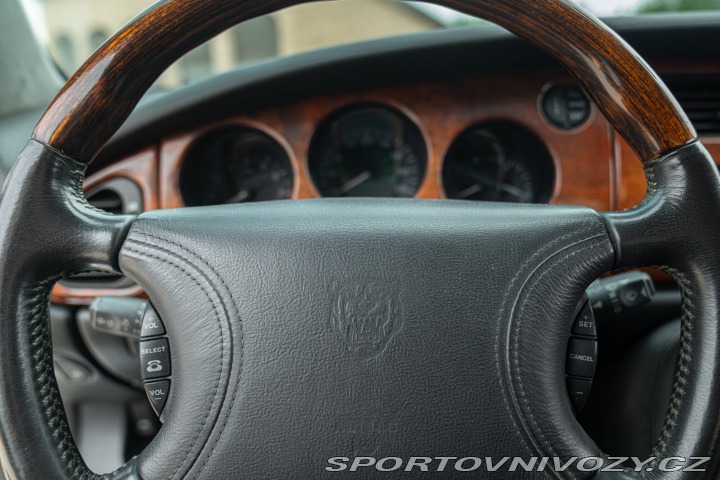Jaguar XK8 SPIDER 2000