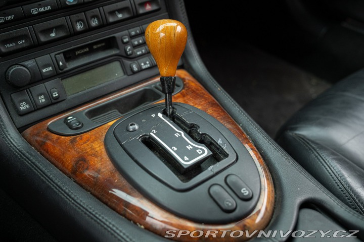 Jaguar XK8 SPIDER 2000