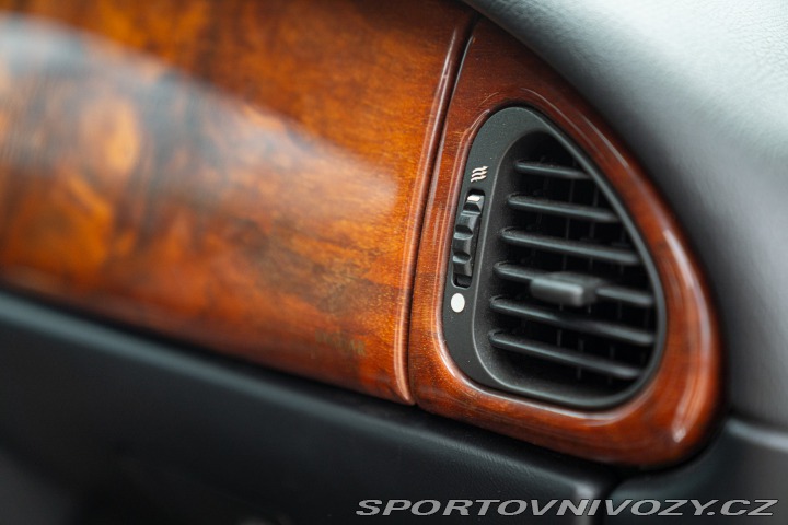 Jaguar XK8 SPIDER 2000