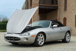 Jaguar XK8 SPIDER 2000