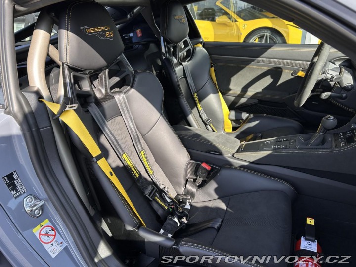 Porsche 718 Cayman GT4 RS Weissach 2023