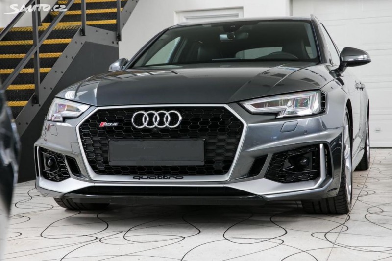 Audi RS4 