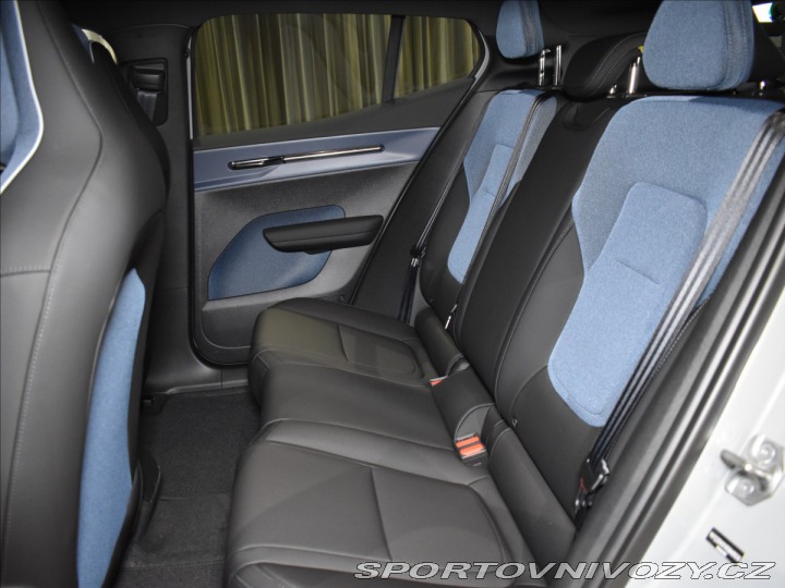Volvo Ostatní modely EX30 0,0 Twin Motor Ultra Pano 2024