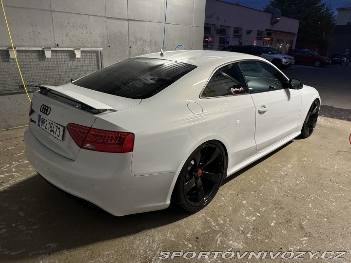 Audi RS5 2011