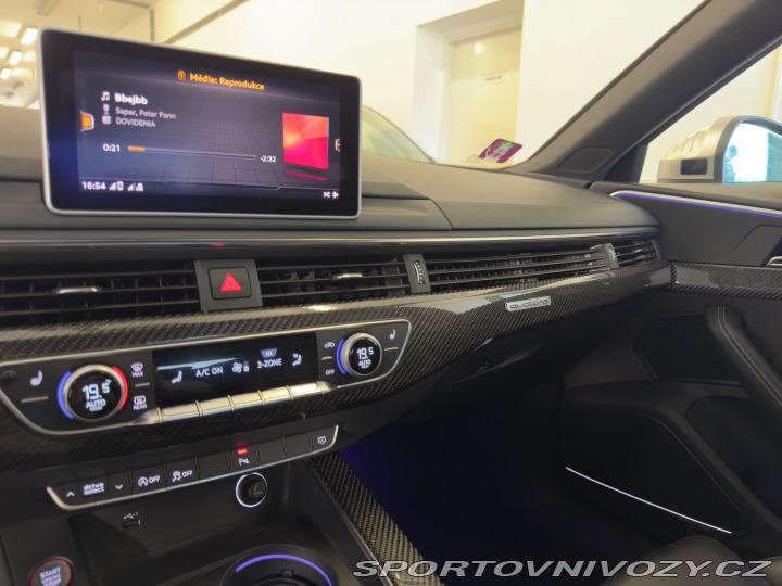 Audi RS4 B9 DYNAMIC & CARBON PAKET 2018