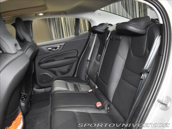Volvo S60 2,0 B5 AWD ULT Pano,head 2024