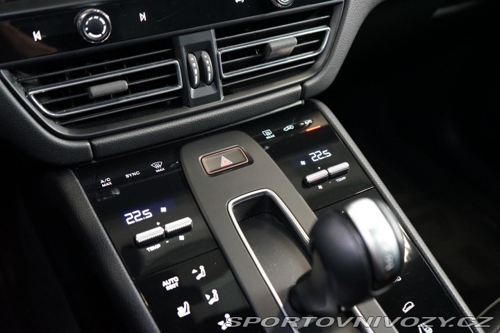 Porsche Macan GTS Chrono Pano PDK Vzduc 2022