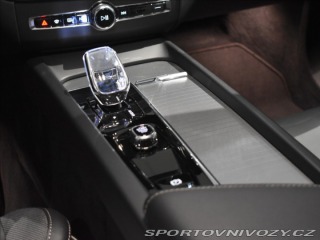 Volvo Ostatní modely XC60 2,0 T6 AWD Black Edition 2024