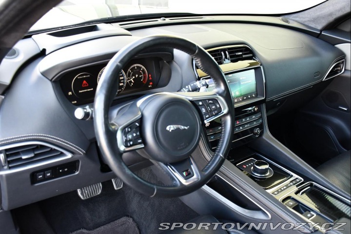 Jaguar F-Pace 30d AWD S PANO TAŽNÉ MERI 2017