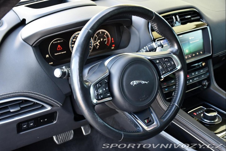 Jaguar F-Pace 30d AWD S PANO TAŽNÉ MERI 2017