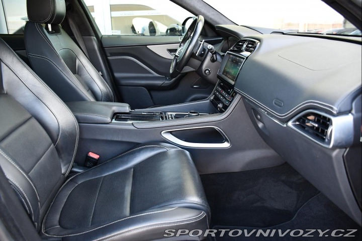 Jaguar F-Pace 30d AWD S PANO TAŽNÉ MERI 2017