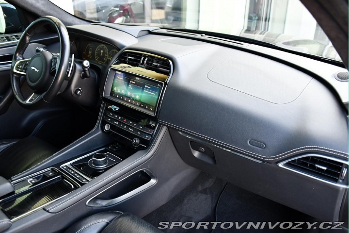 Jaguar F-Pace 30d AWD S PANO TAŽNÉ MERI 2017