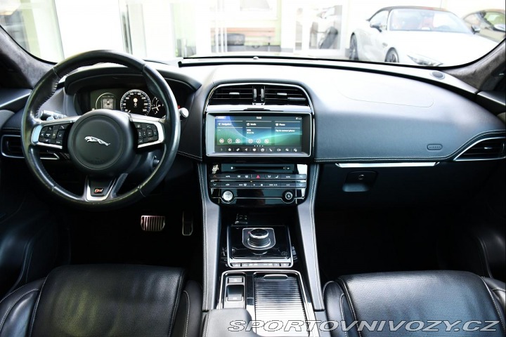 Jaguar F-Pace 30d AWD S PANO TAŽNÉ MERI 2017