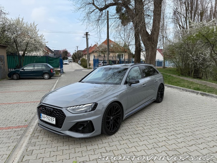 Audi RS4  2023