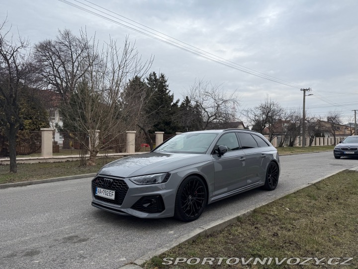 Audi RS4  2023