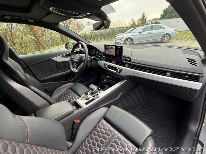 Audi RS4  2023