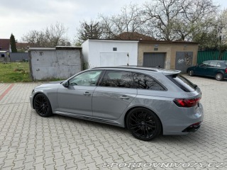 Audi RS4  2023