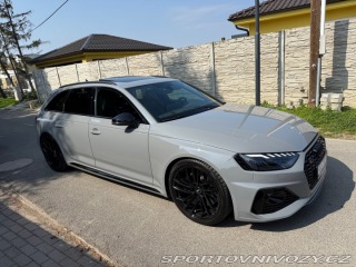 Audi RS4  2023