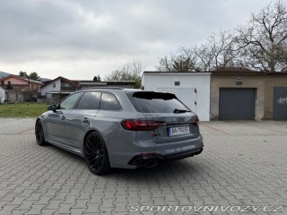 Audi RS4  2023