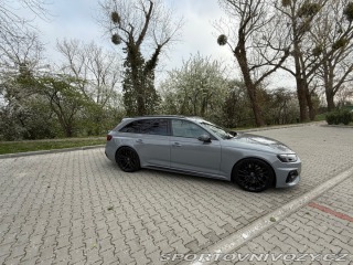 Audi RS4  2023