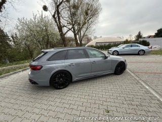 Audi RS4  2023