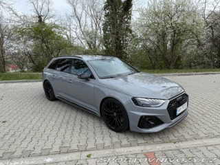 Audi RS4  2023