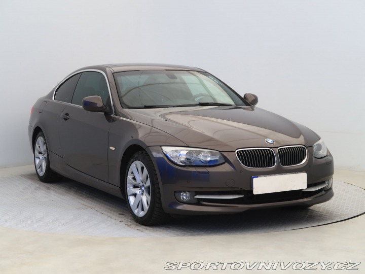 BMW 3 330 i xDrive 2011