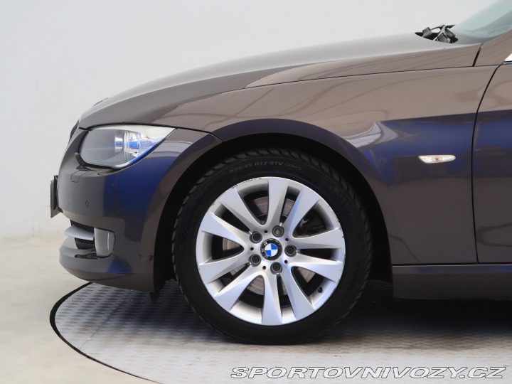 BMW 3 330 i xDrive 2011