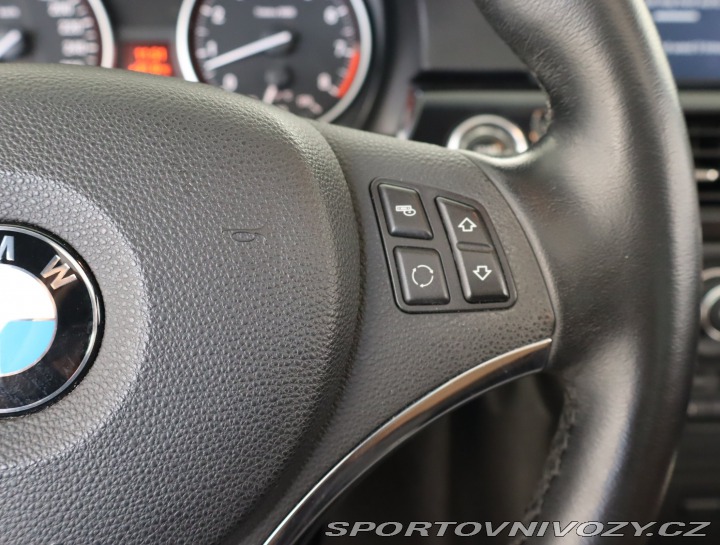 BMW 3 330 i xDrive 2011