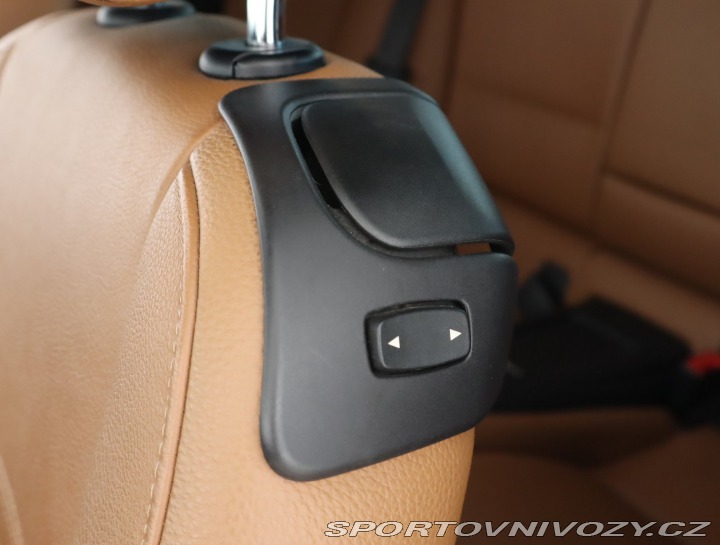 BMW 3 330 i xDrive 2011