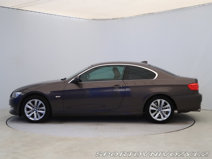 BMW 3 330 i xDrive 2011