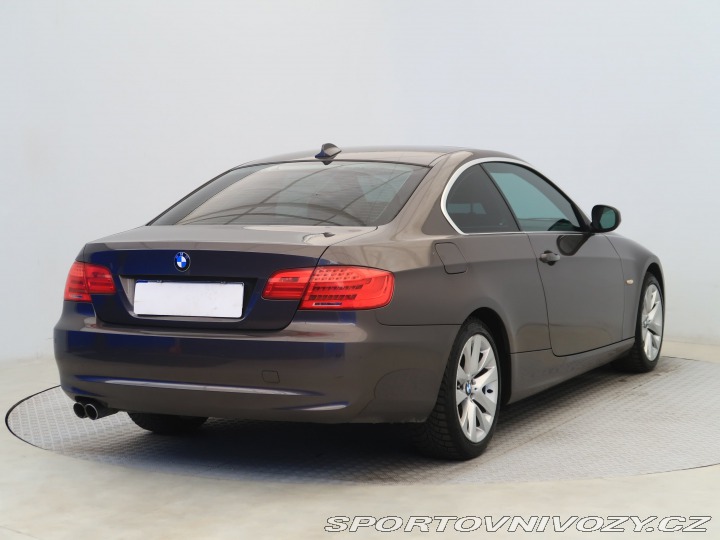 BMW 3 330 i xDrive 2011