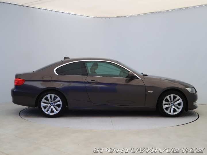 BMW 3 330 i xDrive 2011