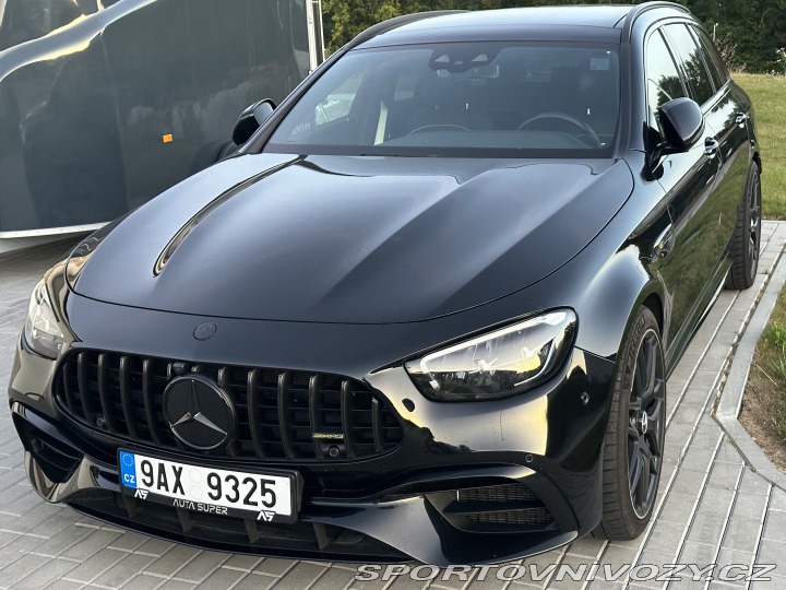 Mercedes-Benz E  2022