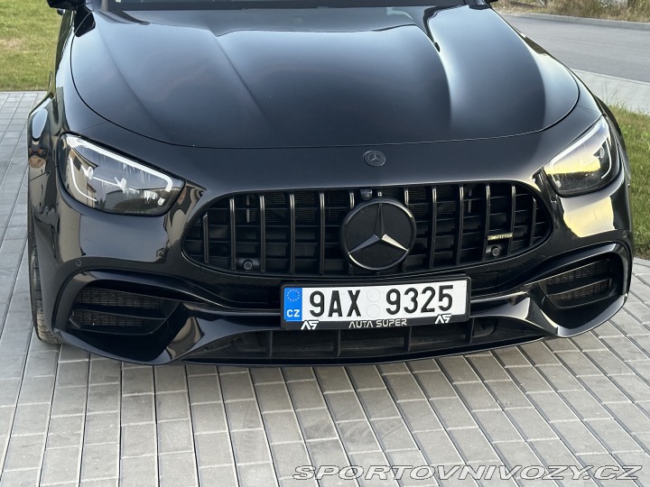 Mercedes-Benz E  2022