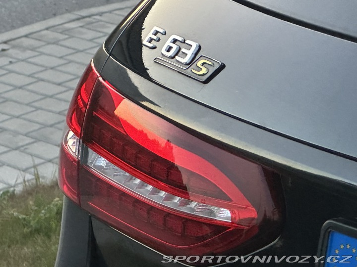 Mercedes-Benz E  2022