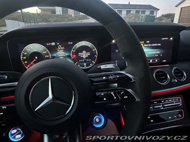 Mercedes-Benz E  2022