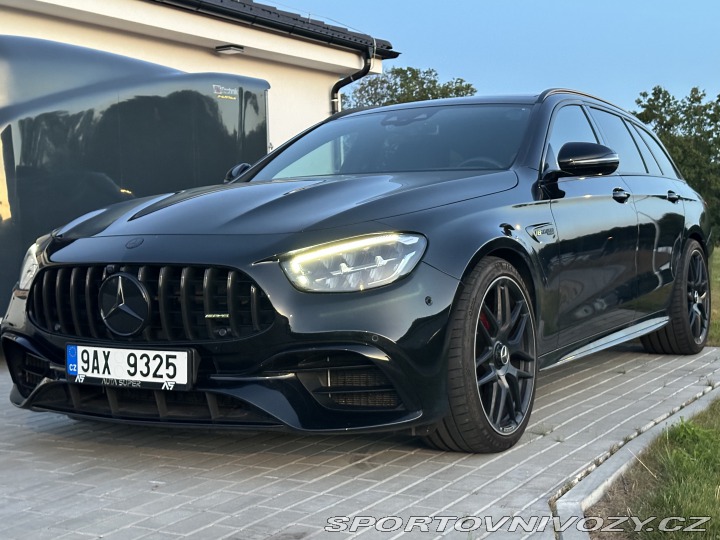Mercedes-Benz E  2022