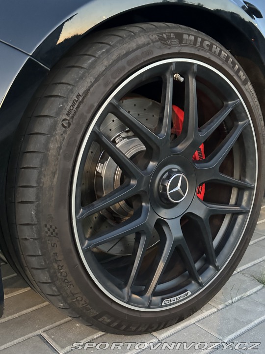Mercedes-Benz E  2022