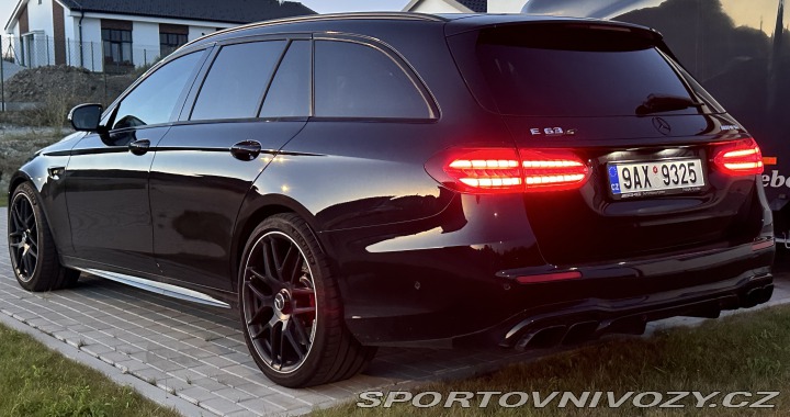 Mercedes-Benz E  2022