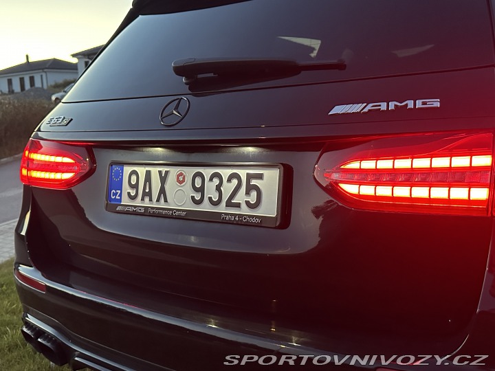Mercedes-Benz E  2022