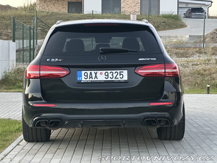 Mercedes-Benz E  2022