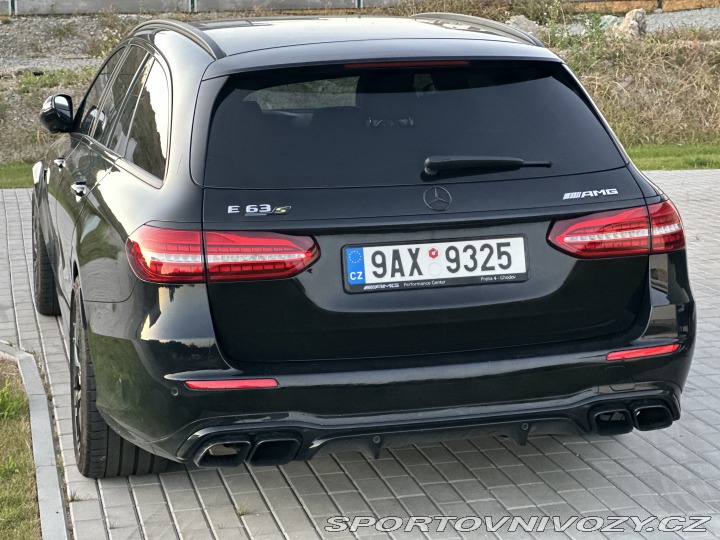 Mercedes-Benz E  2022