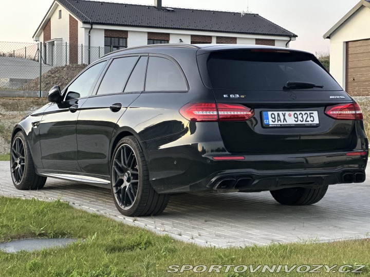 Mercedes-Benz E  2022