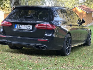 Mercedes-Benz E  2022