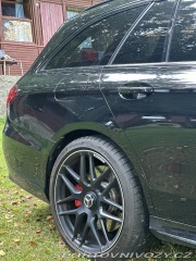Mercedes-Benz E  2022